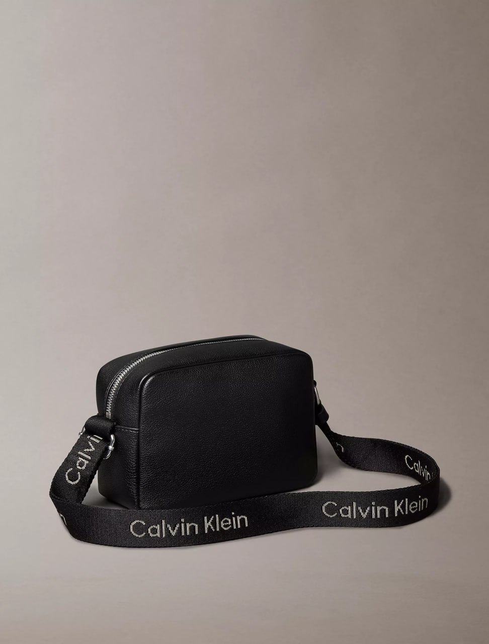 Сумка кросбоді Calvin Klein