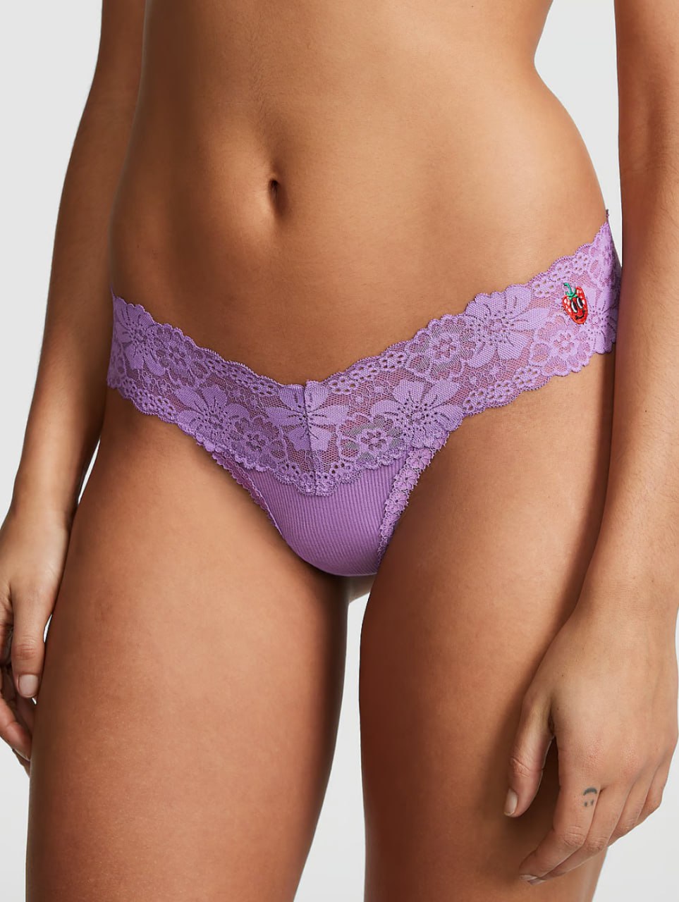 Стрінги з мереживом від PINK - Wink Lace-Trim Thong Panty