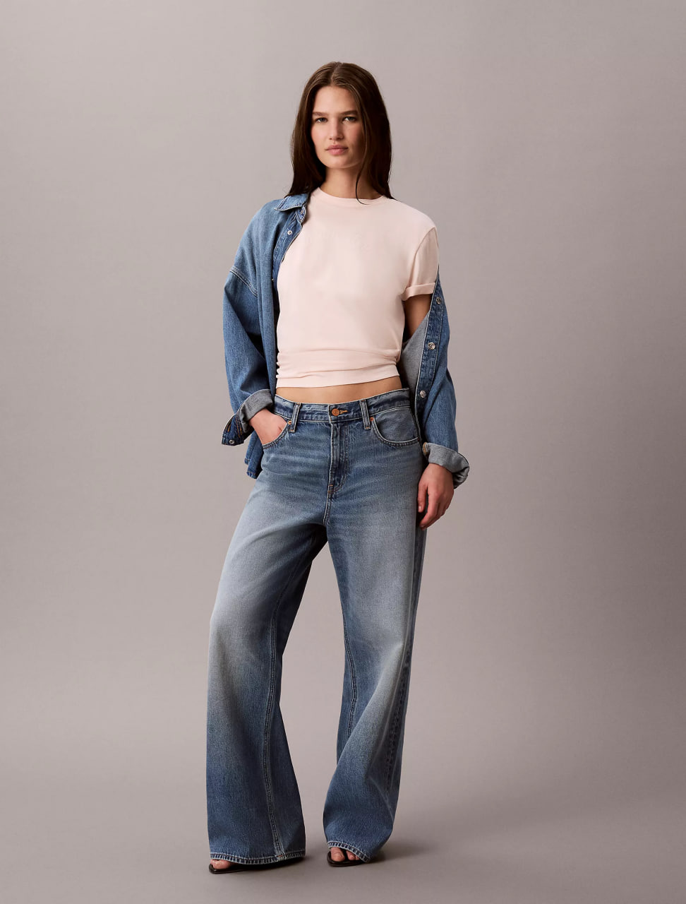 Жіноча футболка Calvin Klein Felt Logo Graphic Classic T-Shirt 